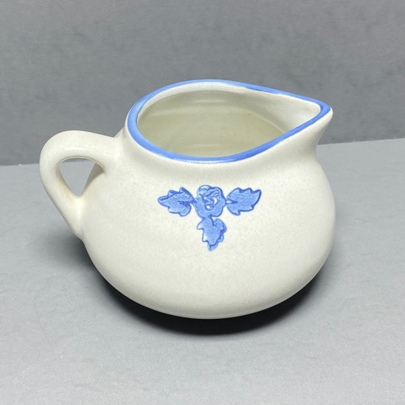 Vintage Pfaltzgraff Yorktowne Gravy Sauce Boat and Underplate Drip Tray Plate - Picture 6 of 11